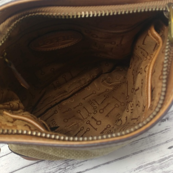 FOSSIL-Vintage Leather Crossbody Handbag - Picture 8 of 8